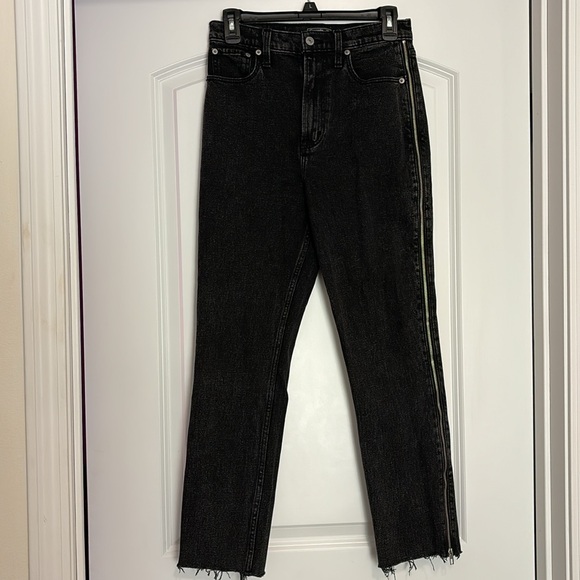 ✨Abercrombie & Fitch Ultra high rise mom jean - Picture 3 of 4